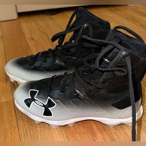 Boys Under Armour Football Cleats, Size 3